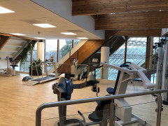 Fysio fitness ruimte oefenzaal in wellness.